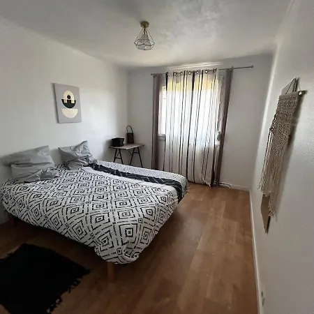 Large 3 Bedroom Cozy Apartment Dijon