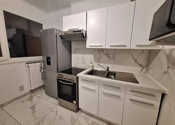 Large 3 Bedroom Cozy *