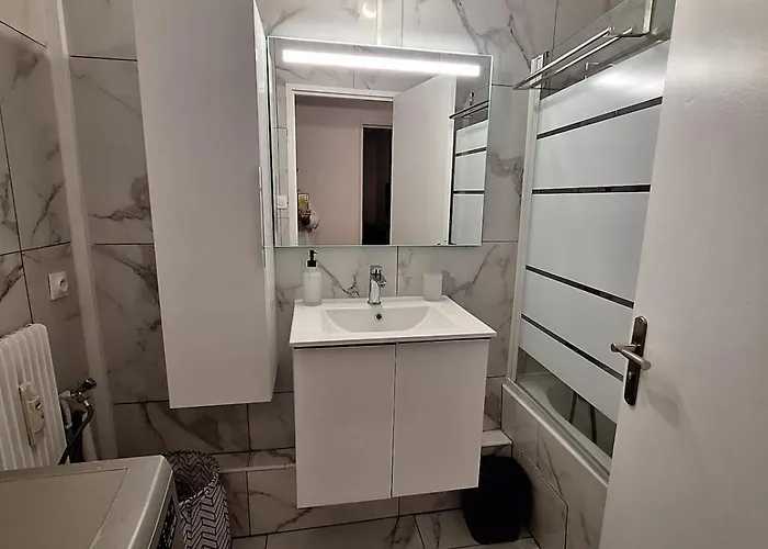 아파트 Large 3 Bedroom Cozy *