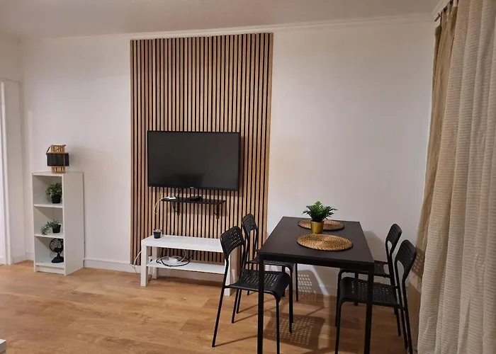 Large 3 Bedroom Cozy * 第戎