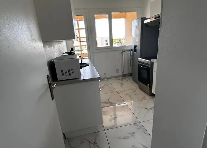 Large 3 Bedroom Cozy